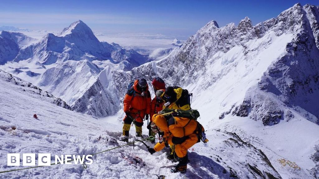 Bodies of fallen climbers finally recovered from 'death zone'