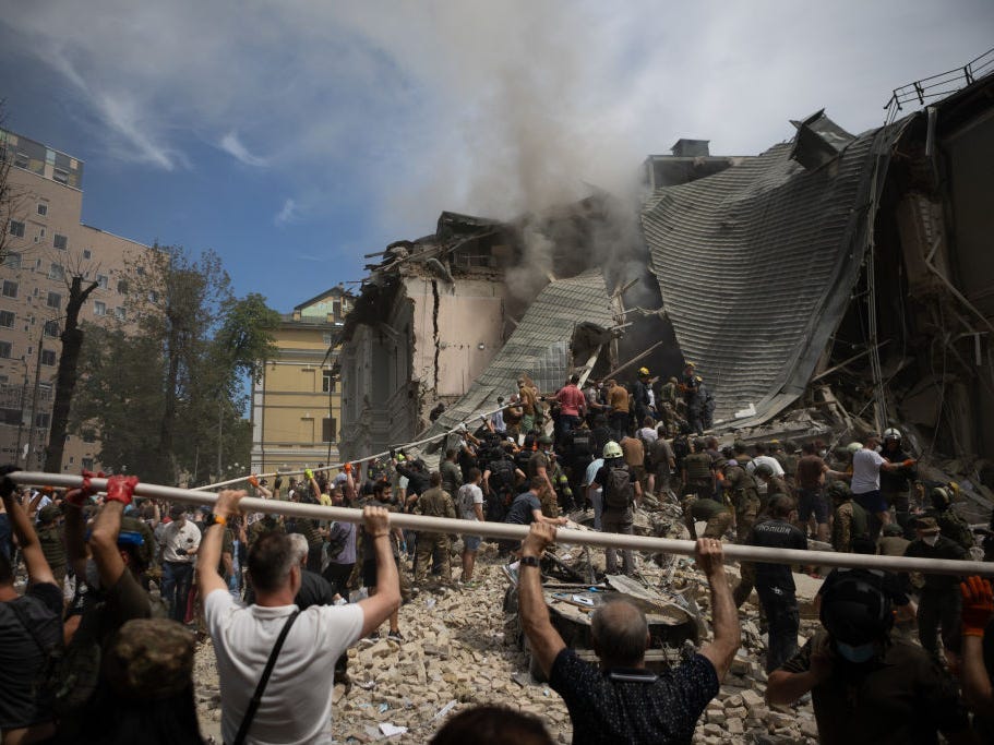 Videos show what hit a Ukrainian children's hospital, and Russia is 'gaslighting,' war and weapons experts say