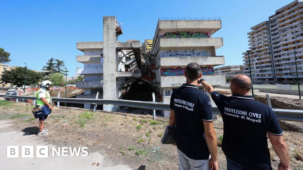 Naples walkway collapse kills two on infamous Italian estate