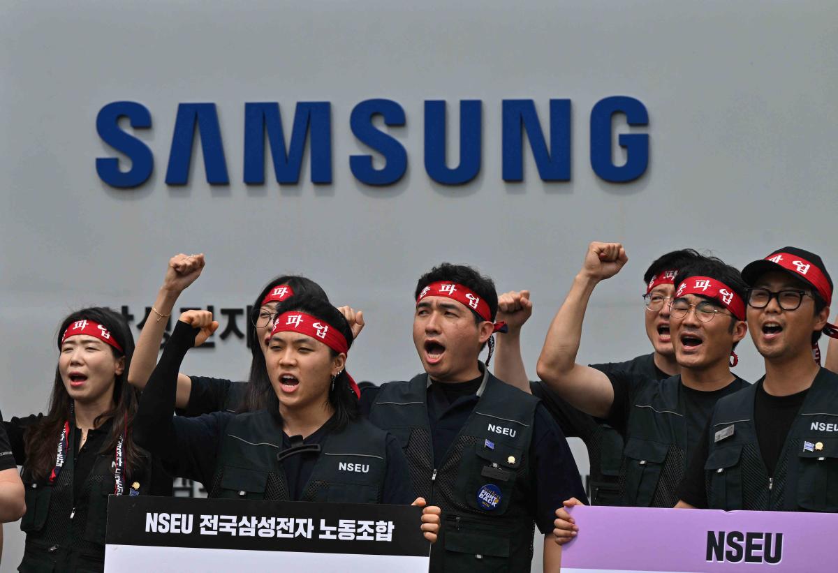 Samsung Workers Extend Strike 'Indefinitely'
