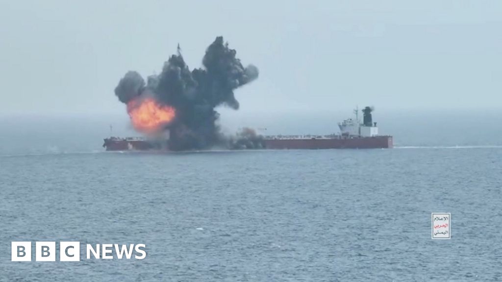 Yemeni Houthi rebels attack oil tanker