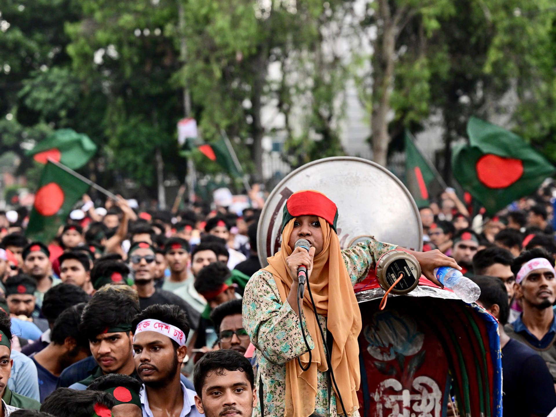 At least 100 wounded as Bangladesh students protest government job quotas | Protests News