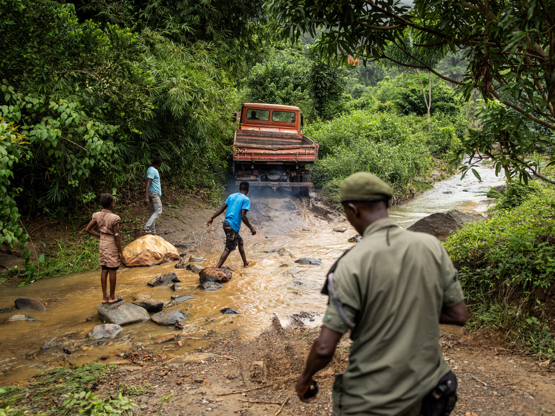 Photos: Sierra Leone rangers face a tough fight against deforestation | Poverty and Development