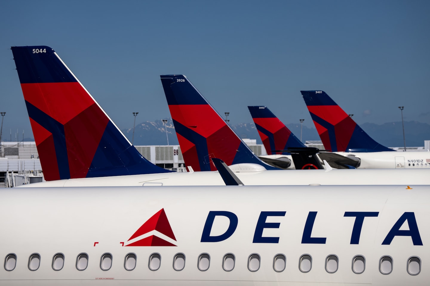 Delta apologizes for post disparaging attendants’ Palestinian flag pins
