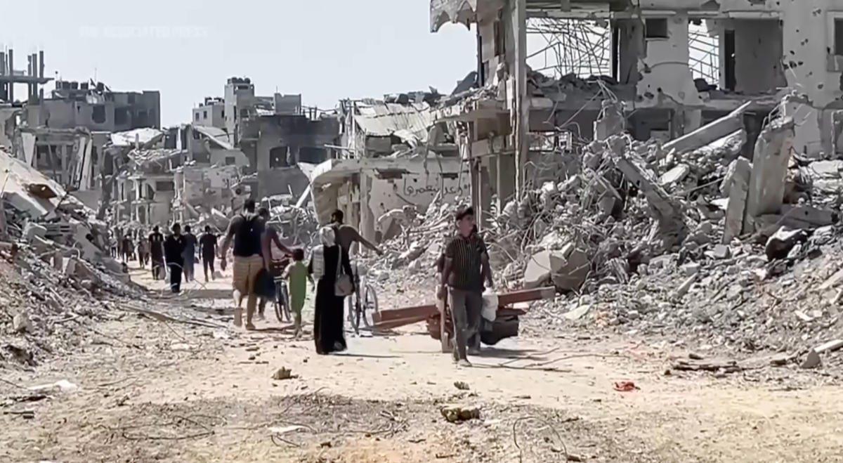 Palestinians return to utter destruction in Gaza City after Israeli withdrawal