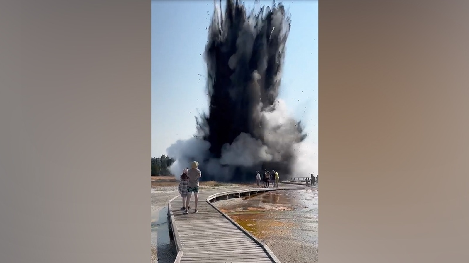 Yellowstone geyser explosion sends visitors running