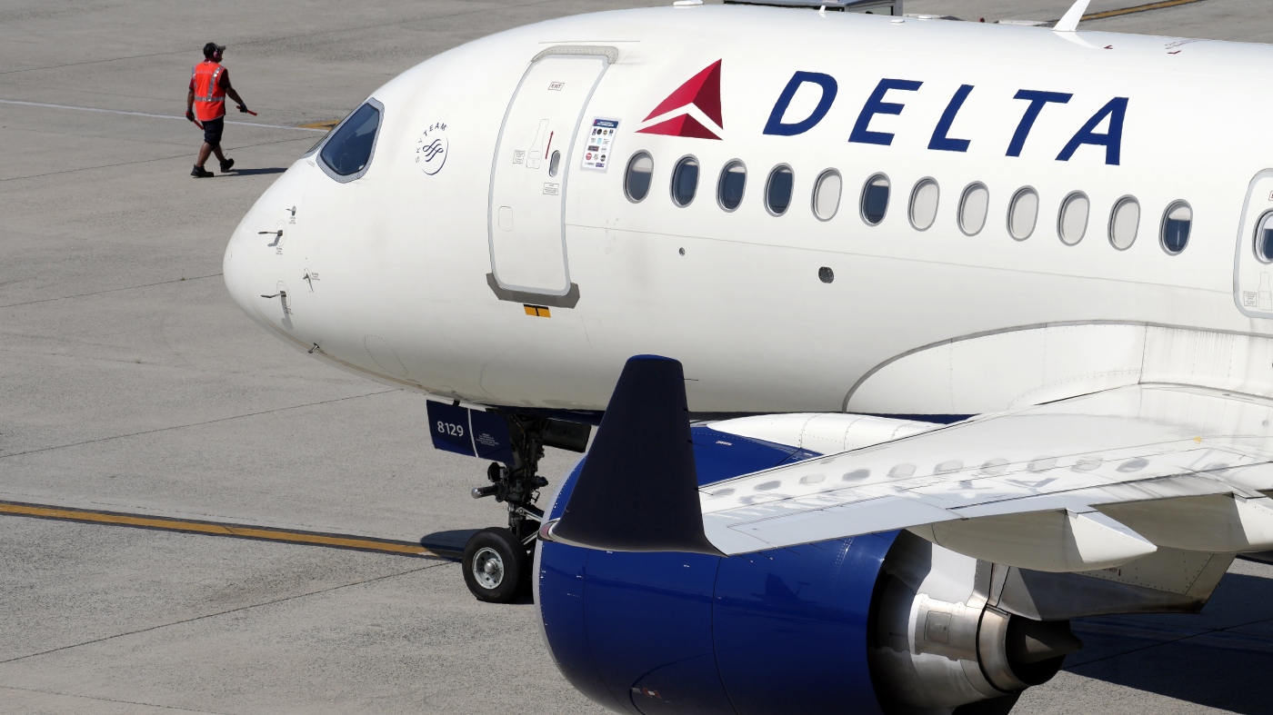 Delta cancels hundreds of flights as it struggles to recover after Crowdstrike failures : NPR