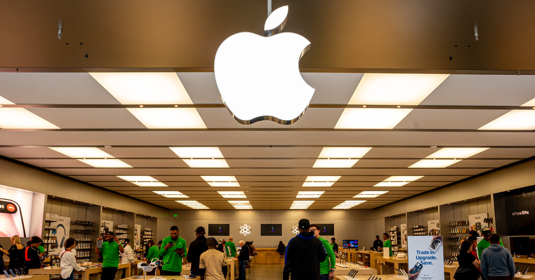 Apple Workers Approve Contract at First Union Store in U.S.