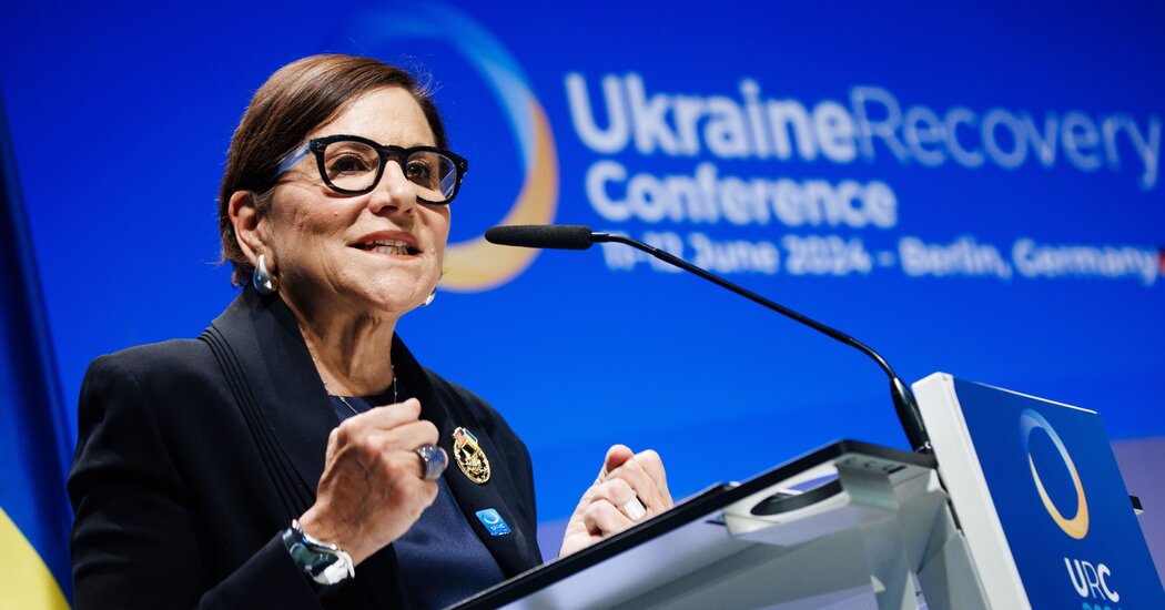 Penny Pritzker Says Ukraine’s Economy Needs Reform and Investment to Thrive