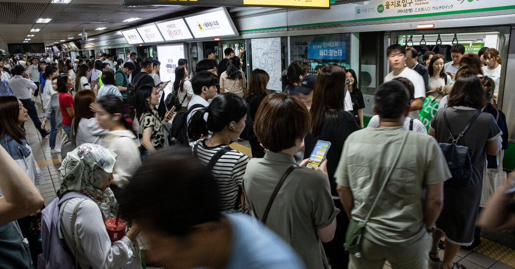 In South Korea, Documenting a Divide Over Work-Life Balance