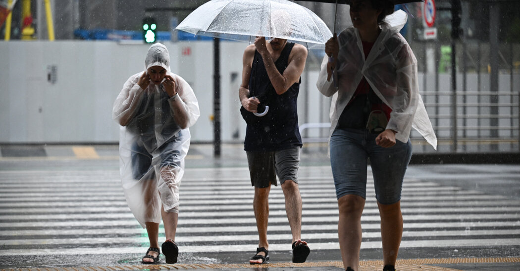 Typhoon Ampil Lashes Eastern Japan, Forcing Evacuations