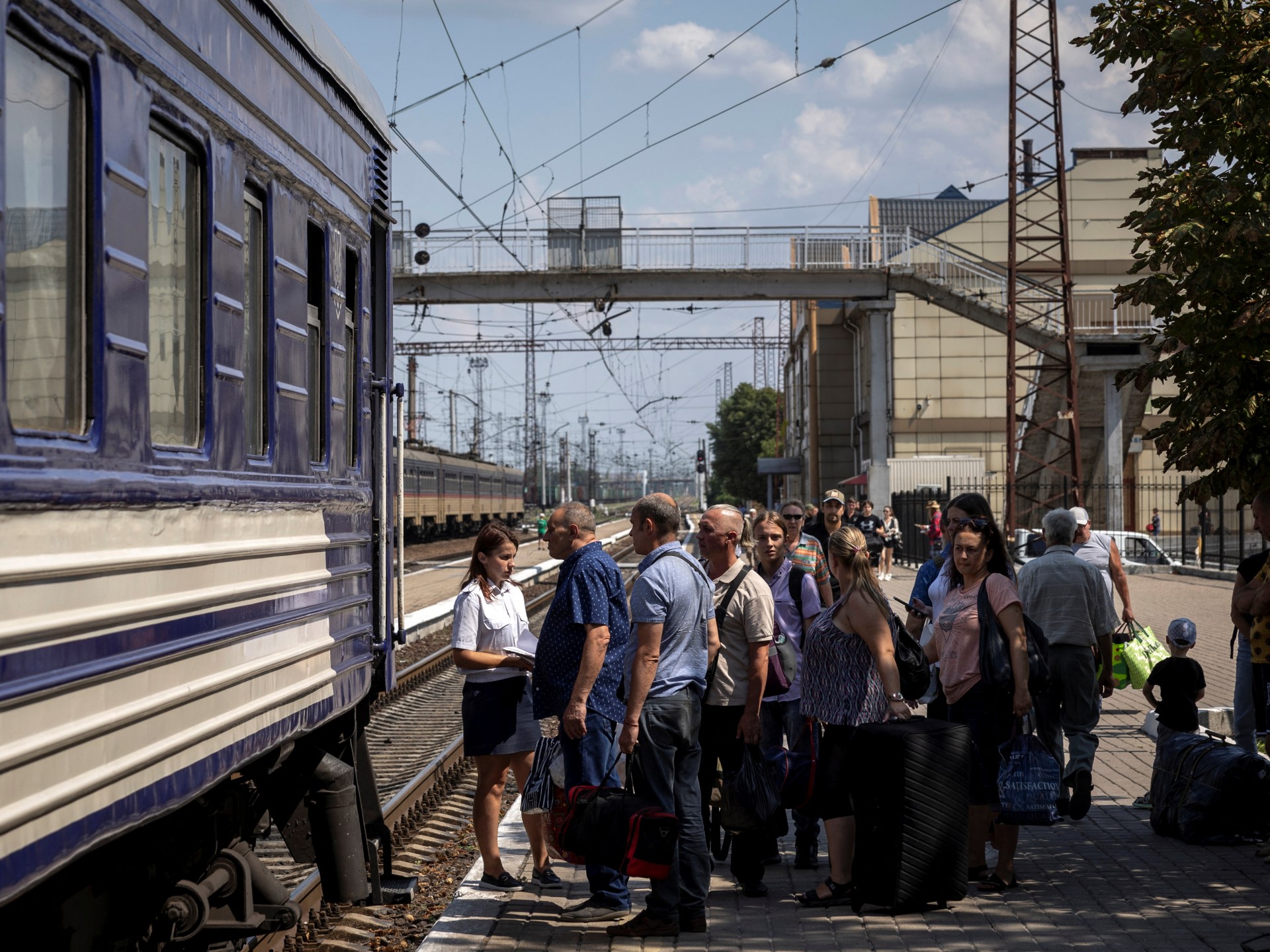 Ukraine orders evacuations from Donetsk towns as Russia claims advance | Russia-Ukraine war News