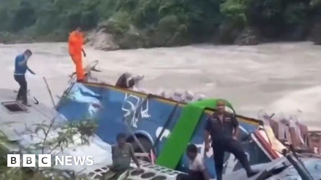 Fourteen dead after Indian vehicle falls into river