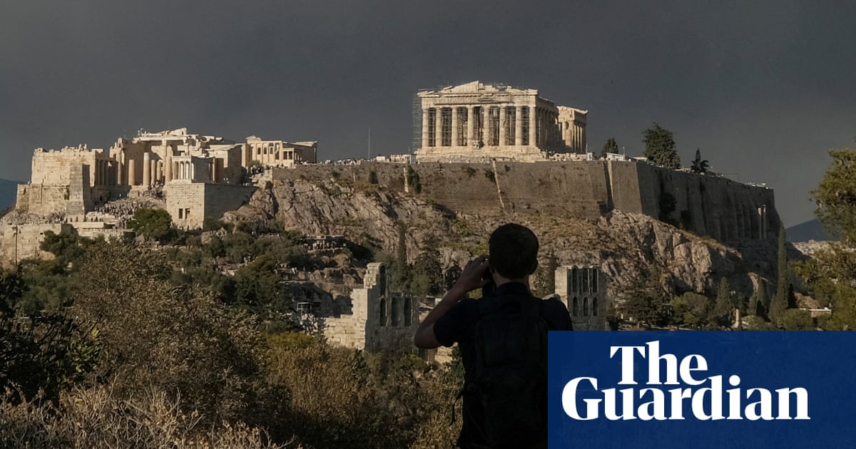 Greek officials advise staying in with windows shut due to fires near Athens | Athens