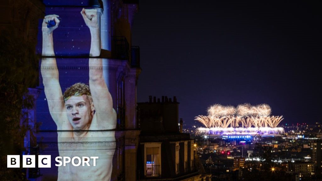 Tom Cruise descends into Stade de France