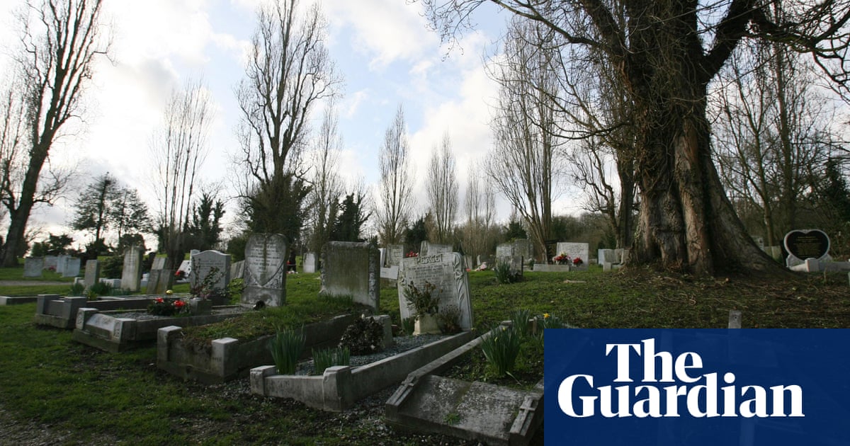 ‘Celebrations of life’ increasingly replacing traditional funerals in UK, study shows | Death and dying