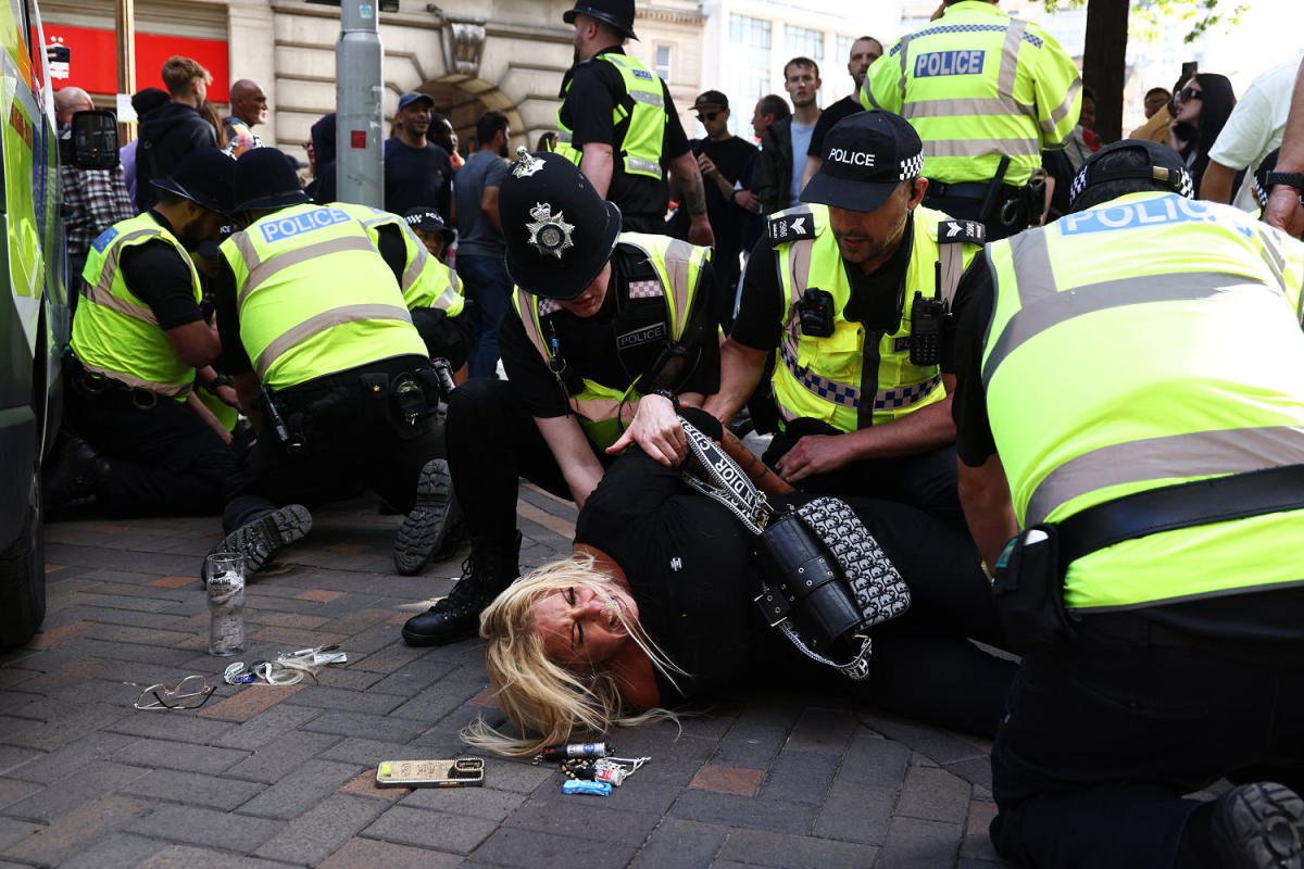 Far-right riots erupt in U.K. in the wake of child murders