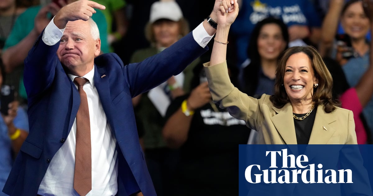 Harris and Walz whip up crowd at packed Phoenix rally – but ‘we are the underdog’ | Kamala Harris