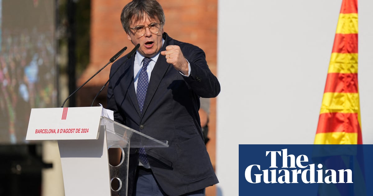 Carles Puigdemont no longer in Spain and will not give himself up, lawyer says | Carles Puigdemont