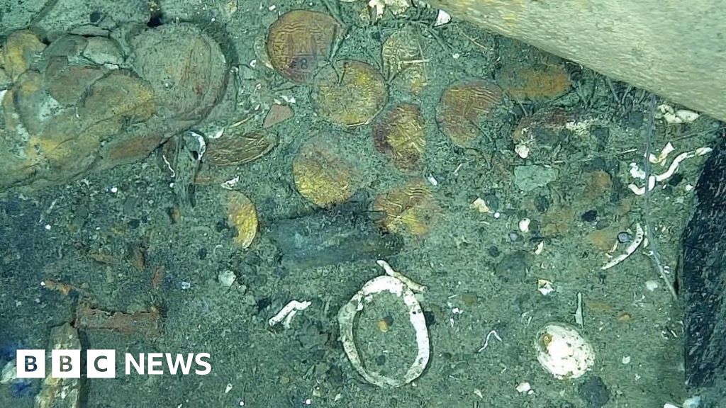 Artefacts found on Colombian coast shipwreck