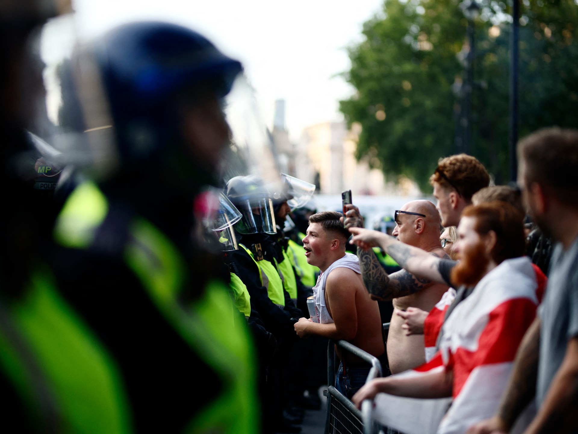 Far-right riots flare in Sunderland amid ongoing UK anti-immigrant protests | The Far Right News