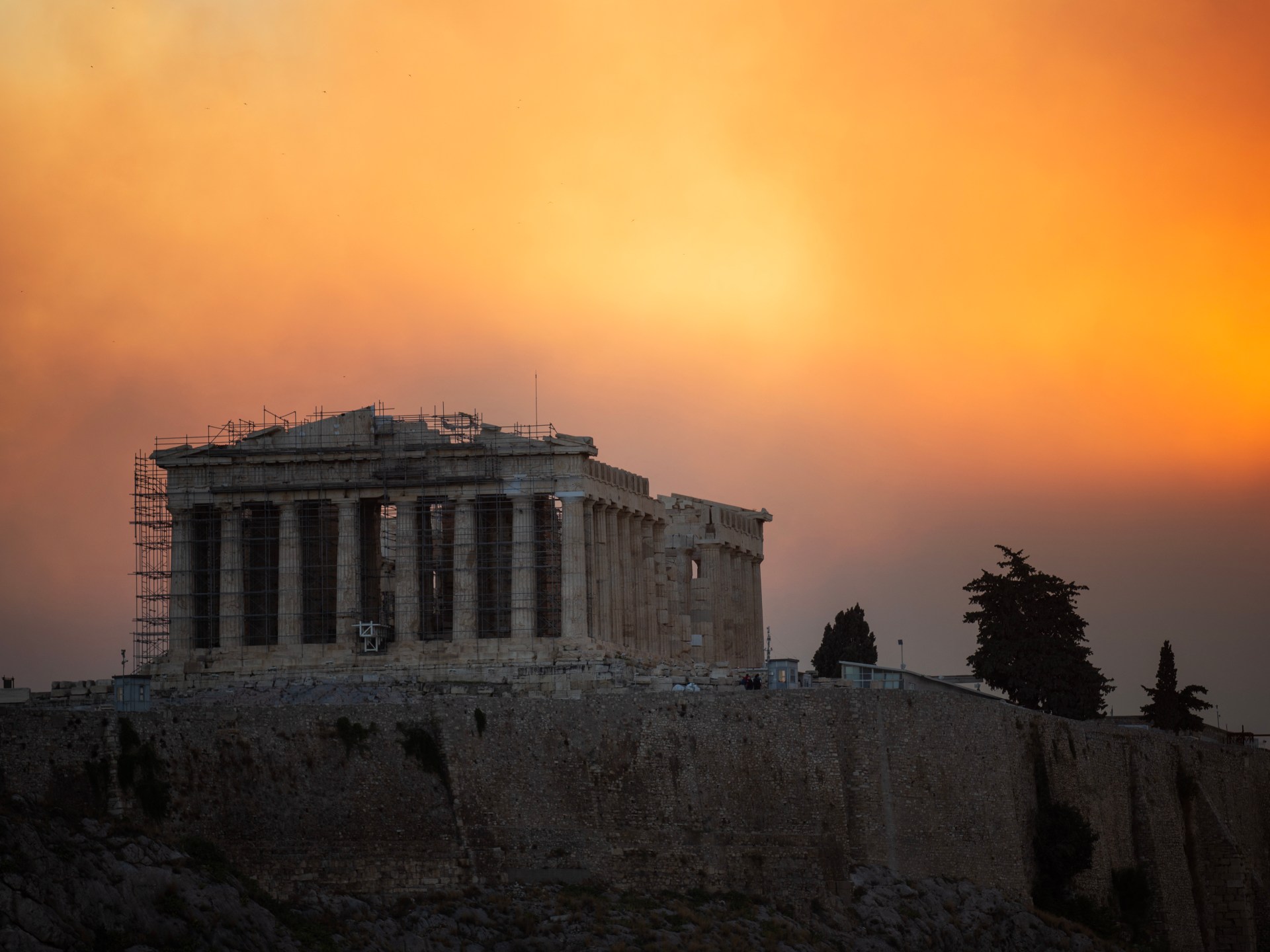 Wildfires trigger evacuations as they threaten Greek capital | Climate Crisis News