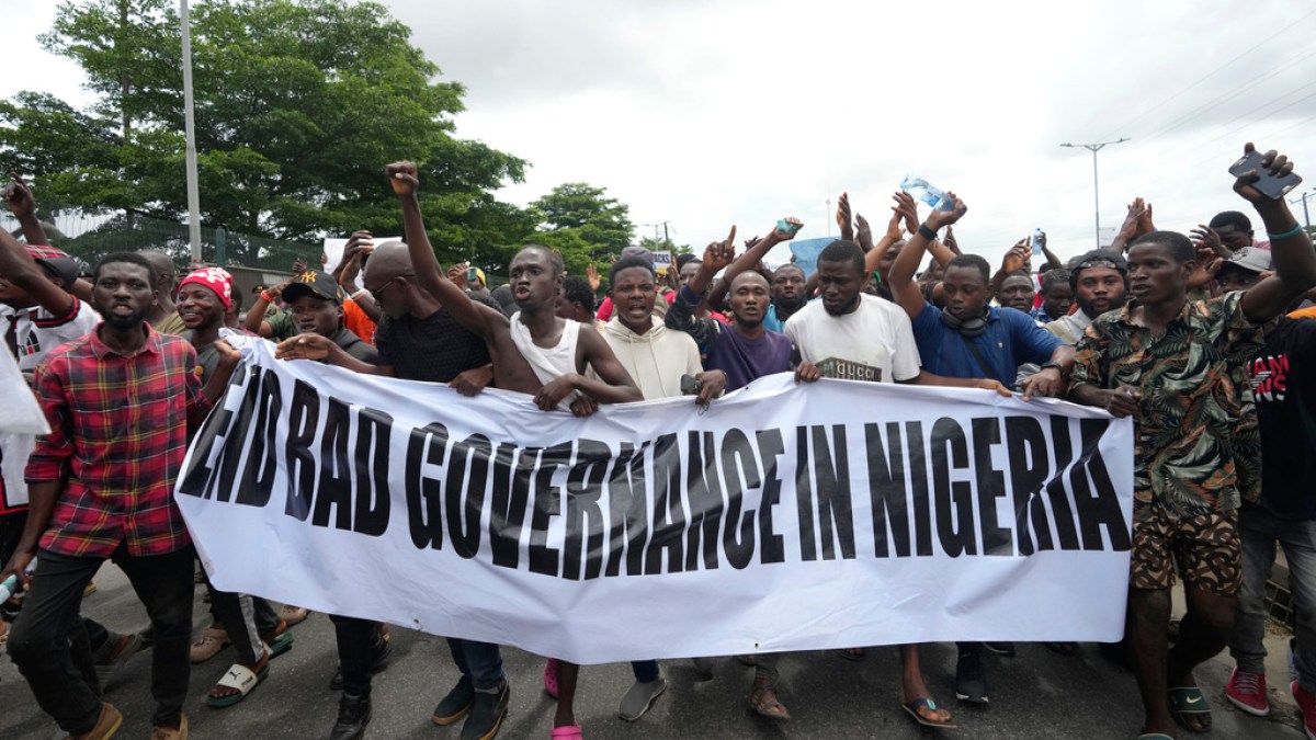 Police fire tear gas as Nigeria economic hardship protests resume | Protests News