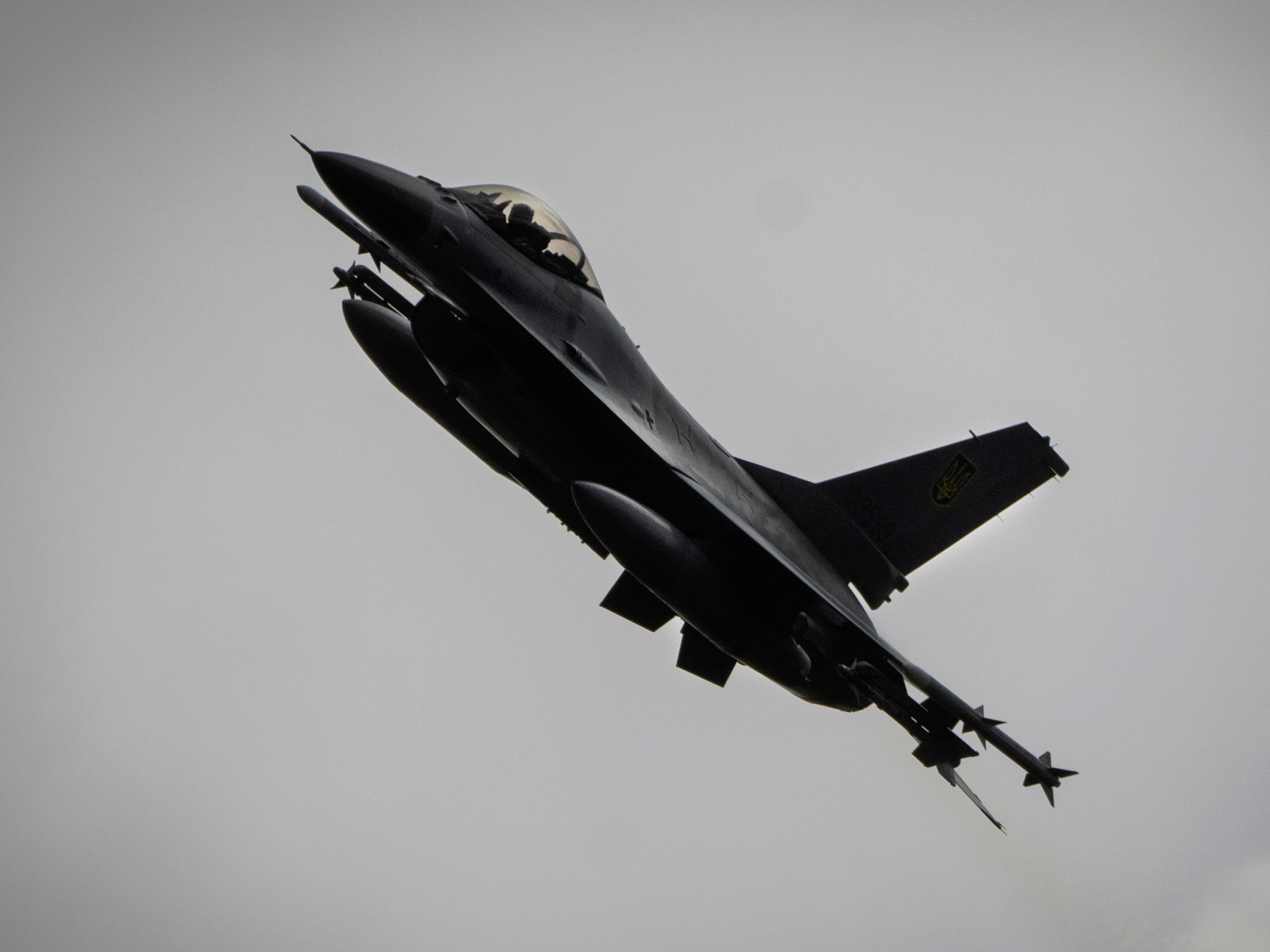 Ukraine says US-made F-16 fighter jet crashed, killing pilot | Russia-Ukraine war News