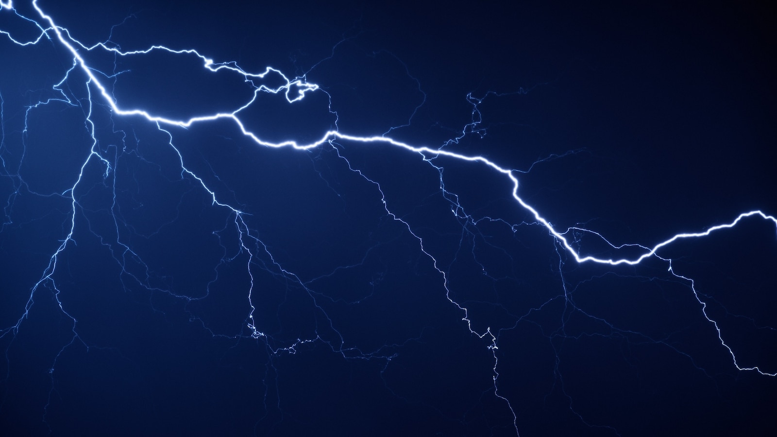 2 teens, including 9-month pregnant girl, struck by lightning in Indiana