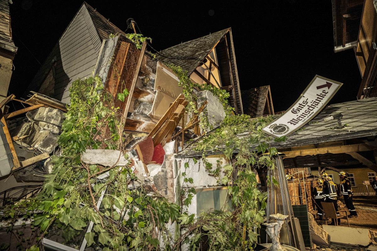 Part of a hotel on Germany's Mosel River collapses. 1 person dead and 8 believed trapped