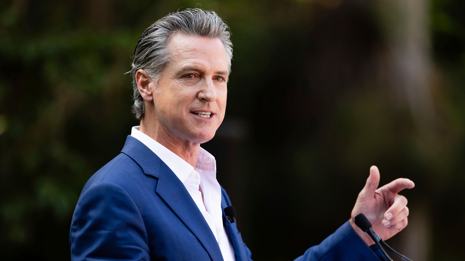 Gov. Gavin Newsom urges California schools to restrict cellphone usage in classrooms