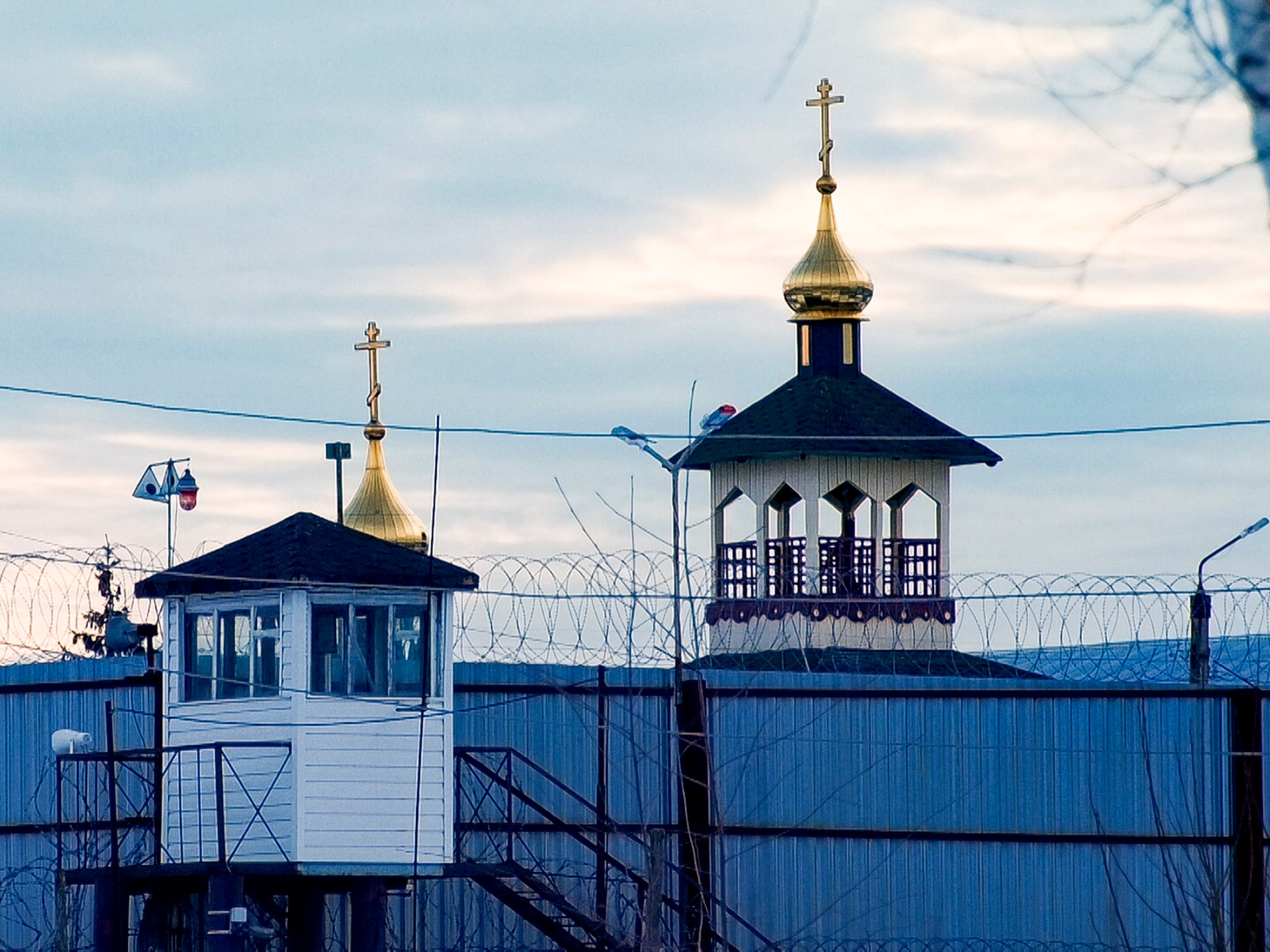 At least one killed as inmates take staff hostage in Russian prison | Prison News