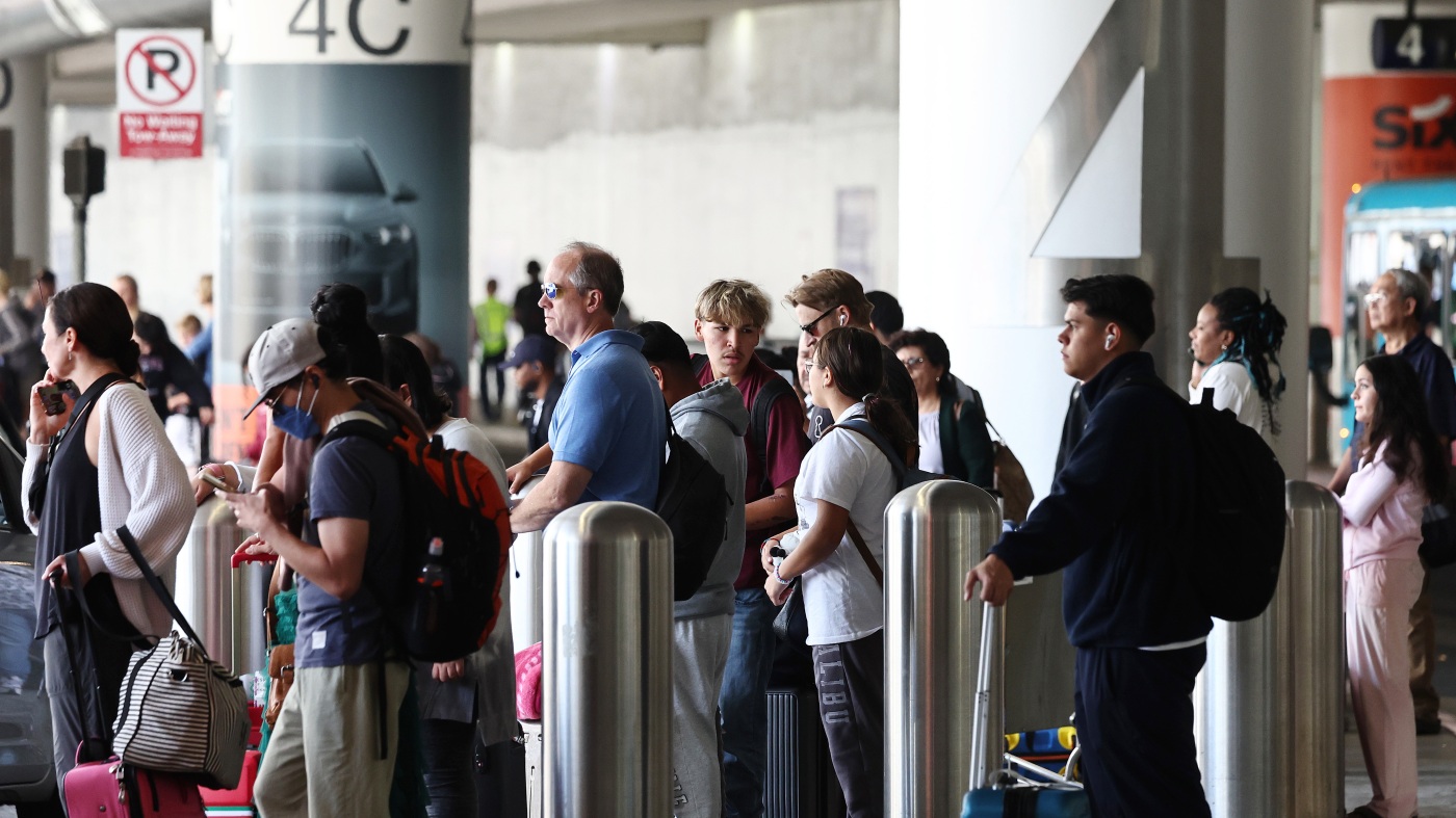 Over 17 million airline passengers head out for the busiest Labor Day weekend ever : NPR