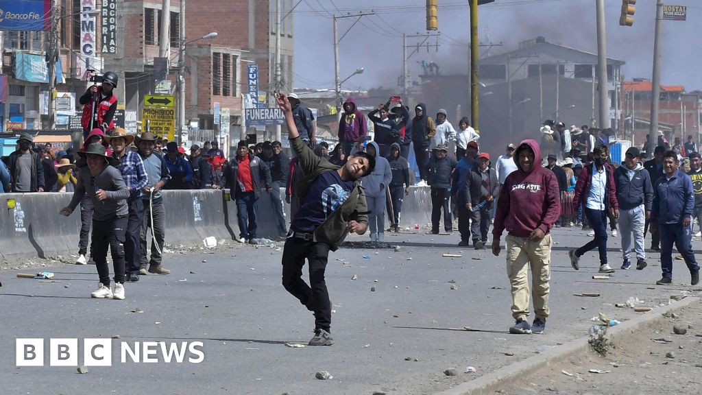 Street battles in Bolivia as Evo Morales leads march to capital