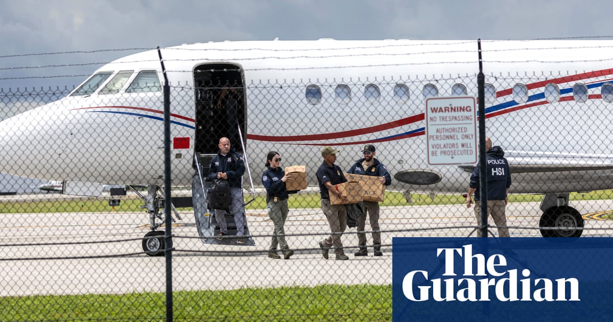 US seizes Nicolás Maduro’s jet and flies it to Florida | Nicolás Maduro