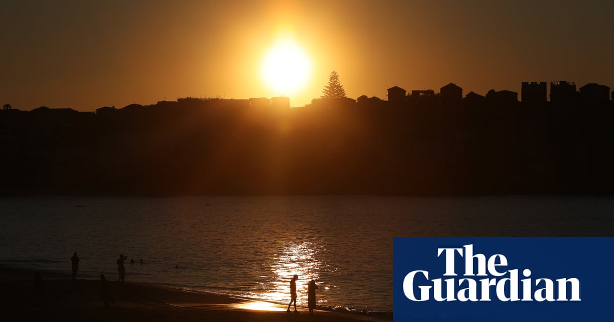 Temperatures surge in south-eastern Australia as high winds blast parts of NSW and Victoria | Australia weather