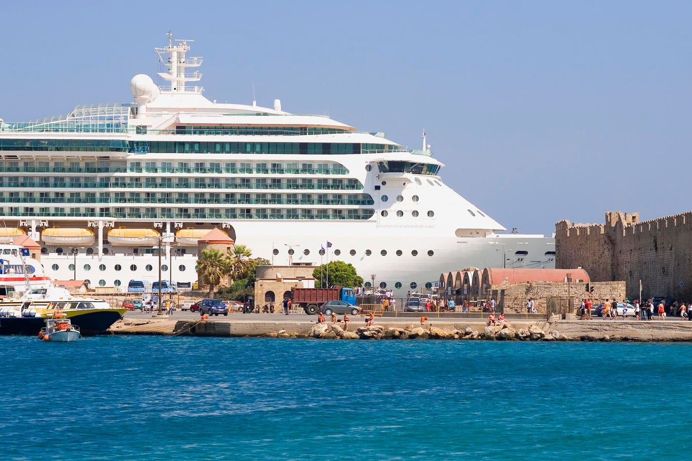 Crackdown On Cruises in Greece To Control Overtourism