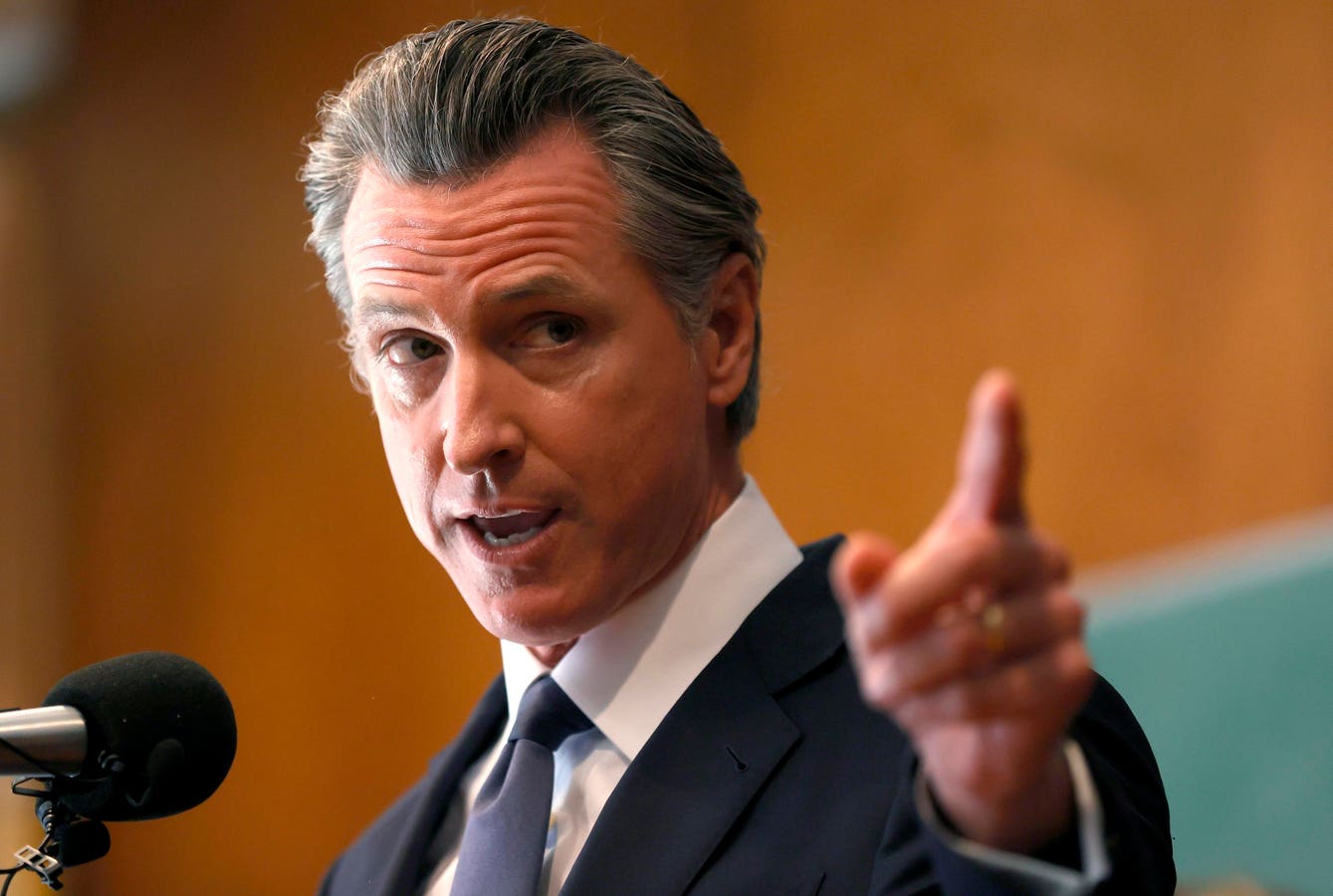 California Governor Unveils Emergency Ban On Hemp Products With THC