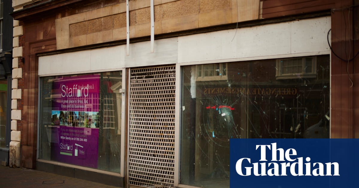 Chemist, pub and bank closures lead to 2,300 more empty UK stores, survey finds | Retail industry