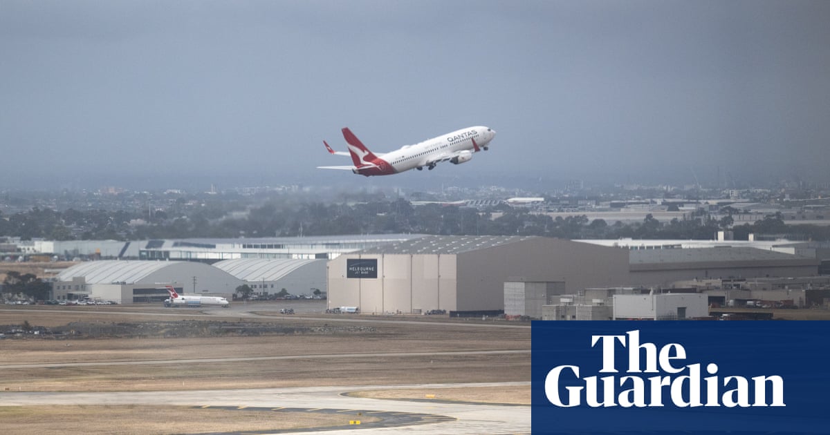 Federal government approves third runway for Melbourne airport | Transport