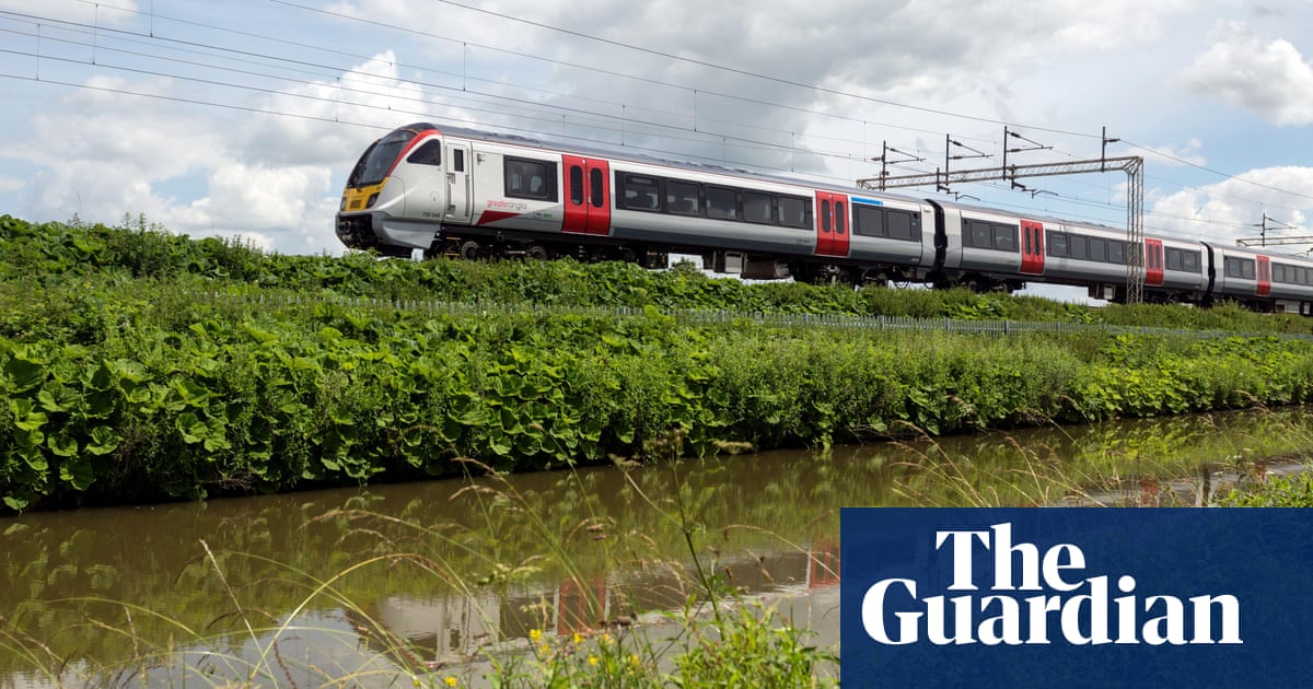 Campaigners call for unlimited ‘climate card’ UK rail pass | Rail transport