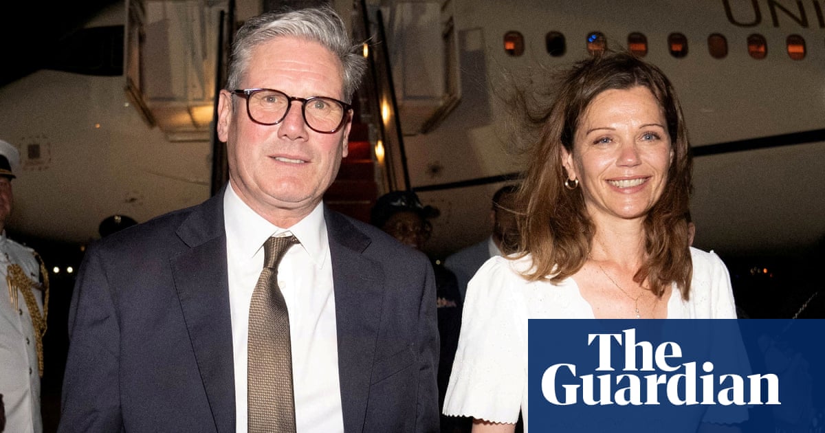 Keir Starmer, his wife and ministers ‘to stop accepting clothing donations’ | UK news