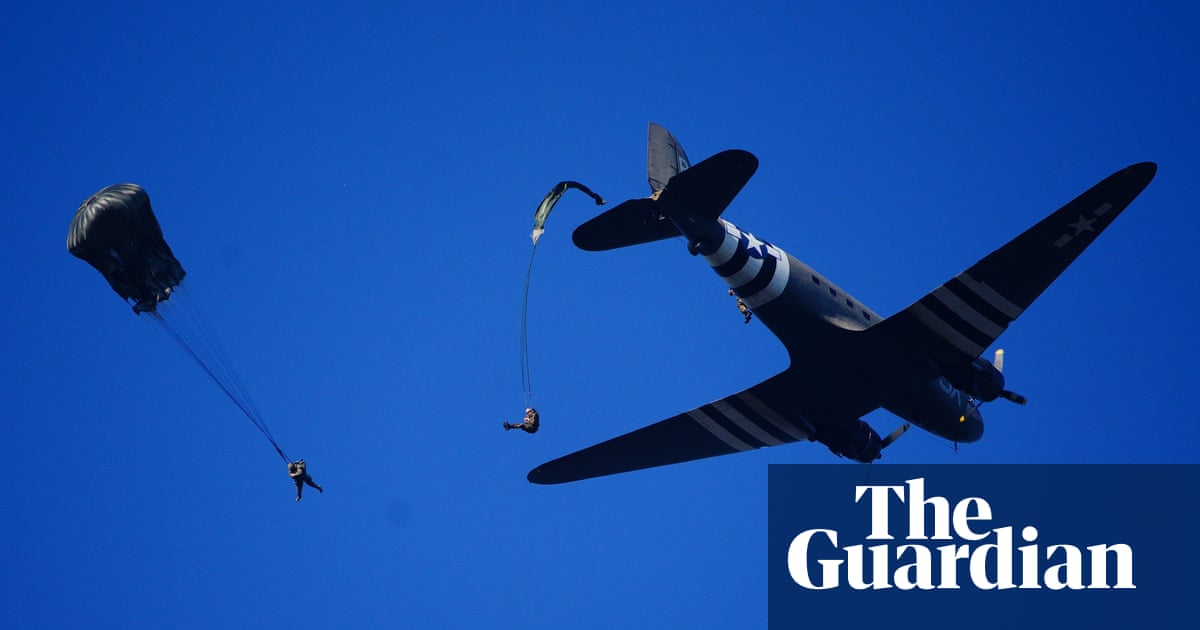 Parachute drop near Arnhem marks 80 years since Operation Market Garden | Netherlands