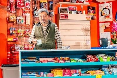 Ins Choi Stars In New London Theatre Production Of ‘Kim’s Convenience’