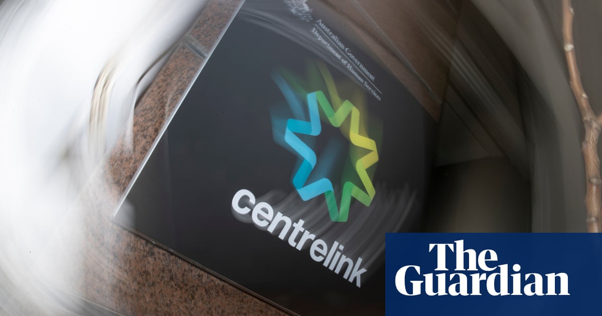 Robodebt victims seek further compensation due to ‘damning new evidence’ | Centrelink debt recovery