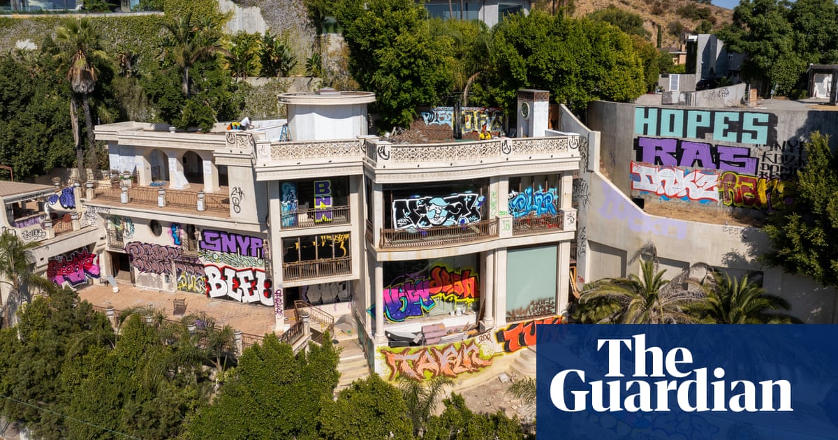 Viral Hollywood Hills mansion covered with graffiti closed down after arrests | Los Angeles