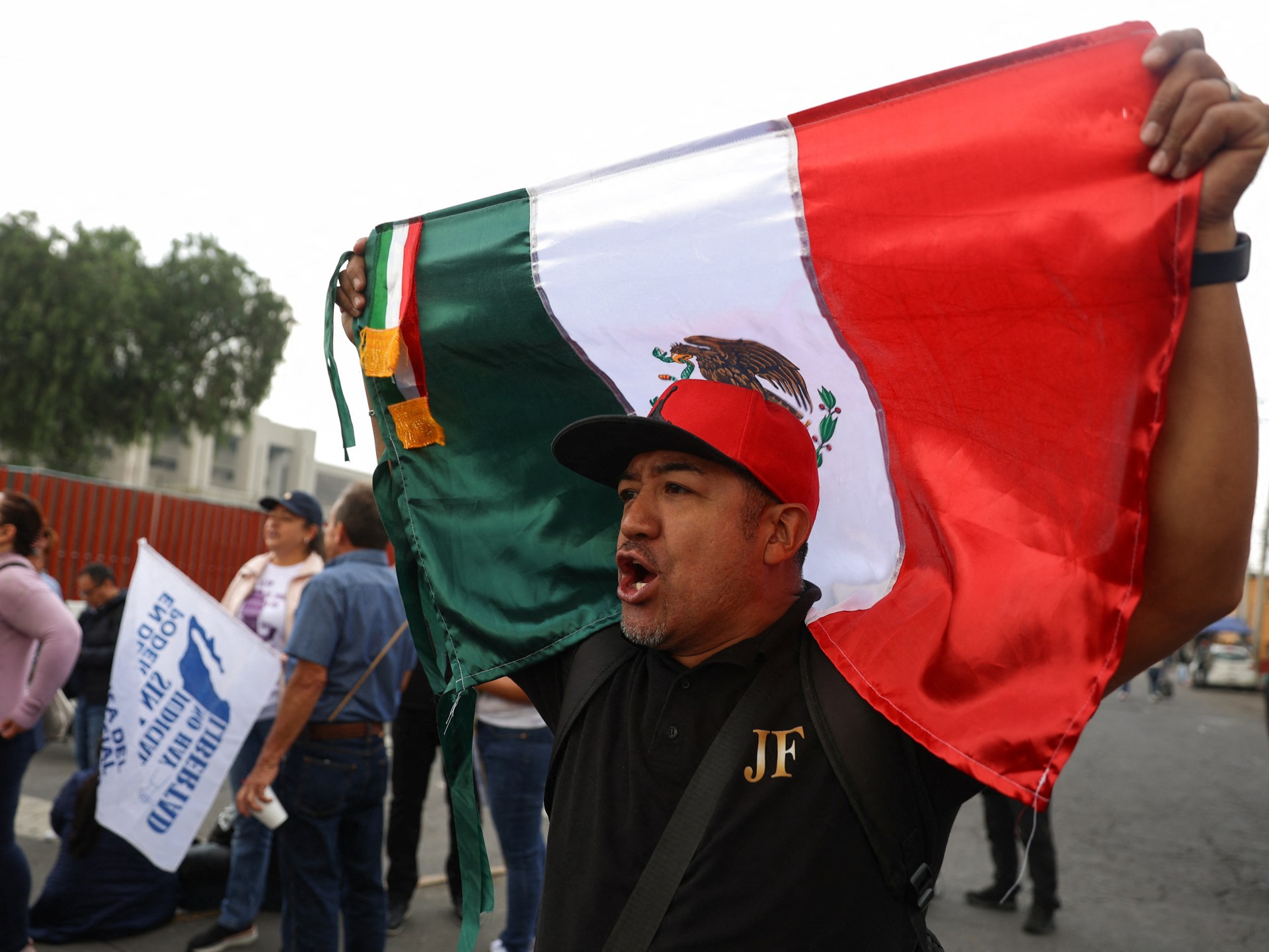 Mexican demonstrators block access to legislature amid judicial reform push | Politics