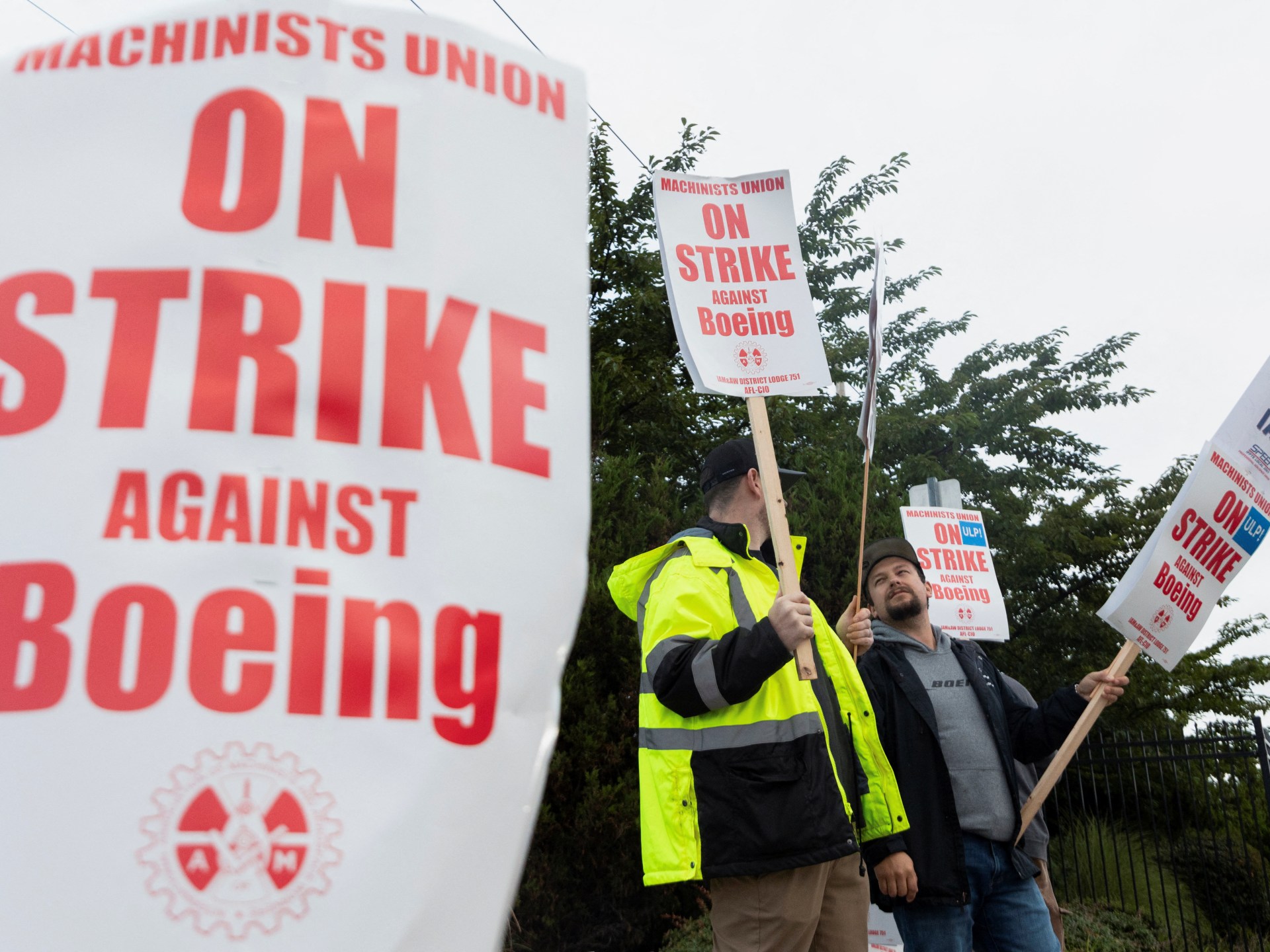 Ratings agencies warn of downgrade if Boeing strike prolonged | Labour Rights News