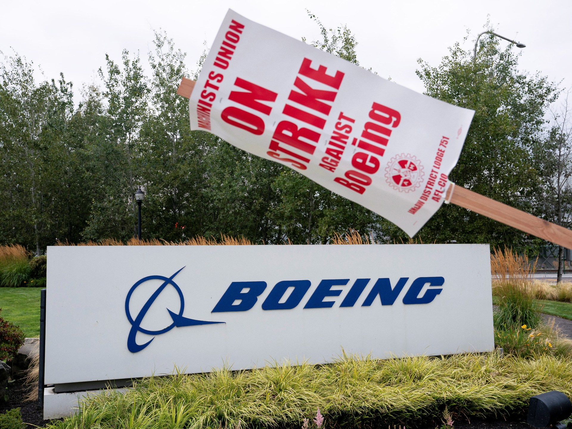 Boeing freezes hires, weighs furloughs to cut costs in labour strike | Labour Rights News