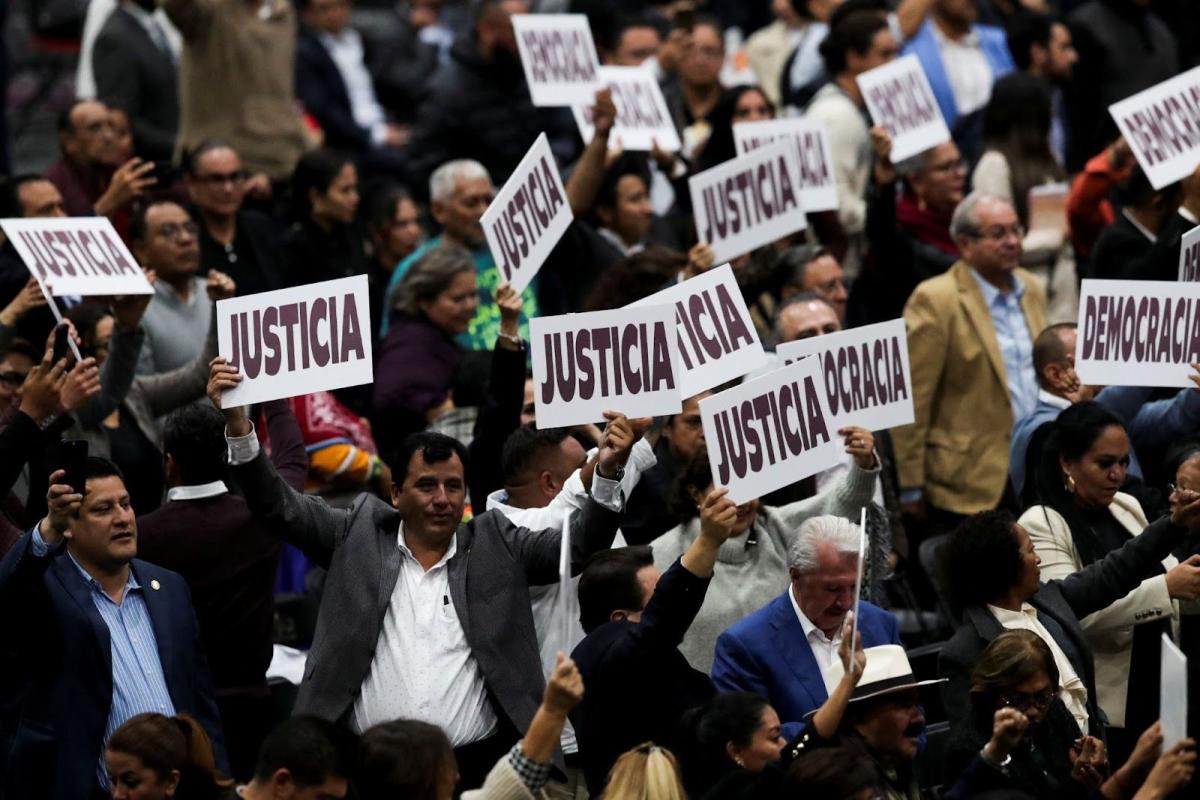 Mexico’s controversial judicial reform bill clears key hurdle